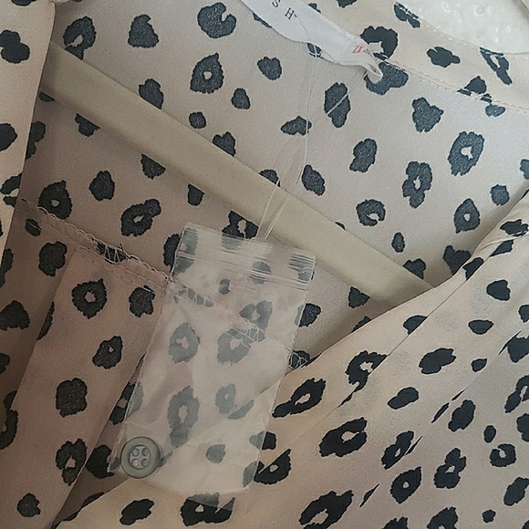 NWT Lush Leopard Print Blouse Button Up V-neck Long Sleeve Black Cream Size 2X - Picture 10 of 13